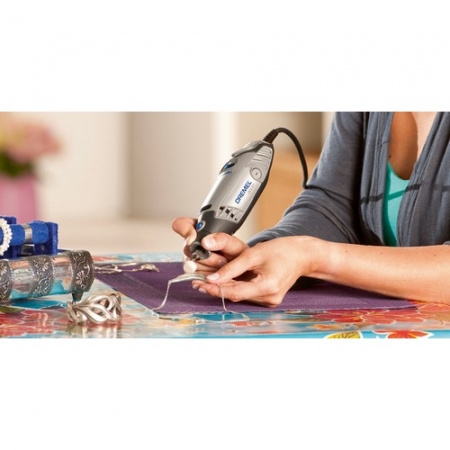 Dremel 3000-15 med 15 tillbehör och väska